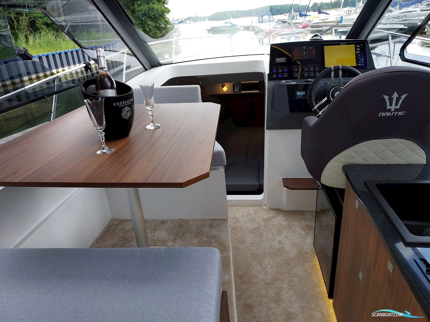 Nautic 880