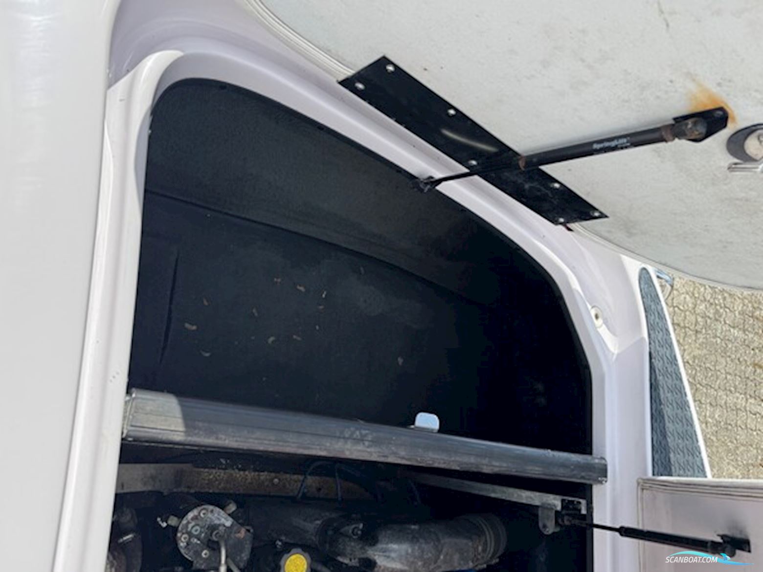 Nautique 226 Limited med 375 hk ZR6 8,1L V8 i/o og 3000 kg Humbauer bådtrailer - Engros til CVR nummer