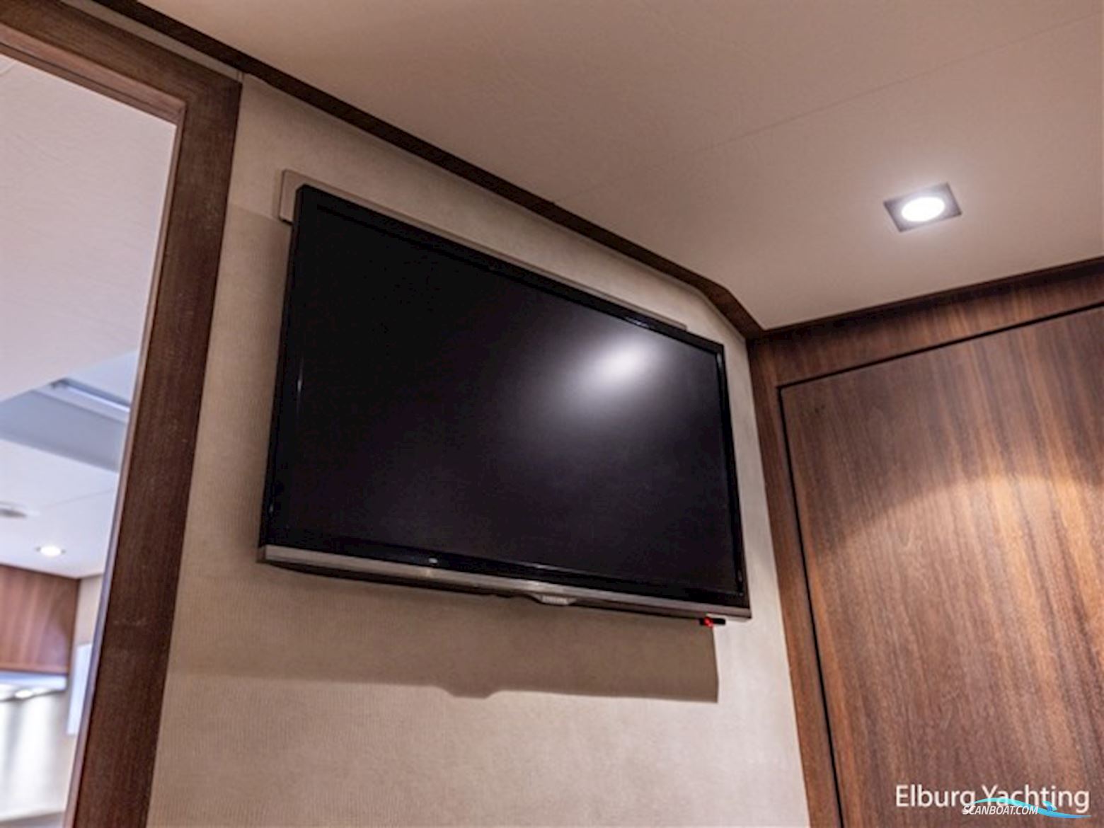 NG Explorer 50 - MY Wild Thing 