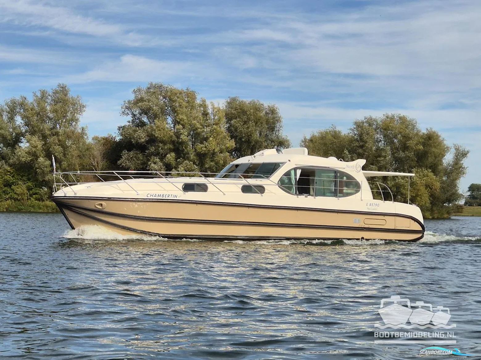 Nicols Yacht Sixto Prestige