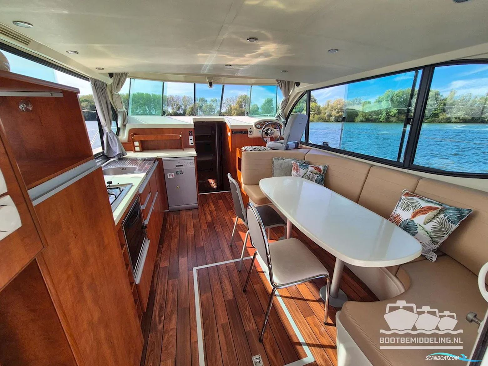 Nicols Yacht Sixto Prestige