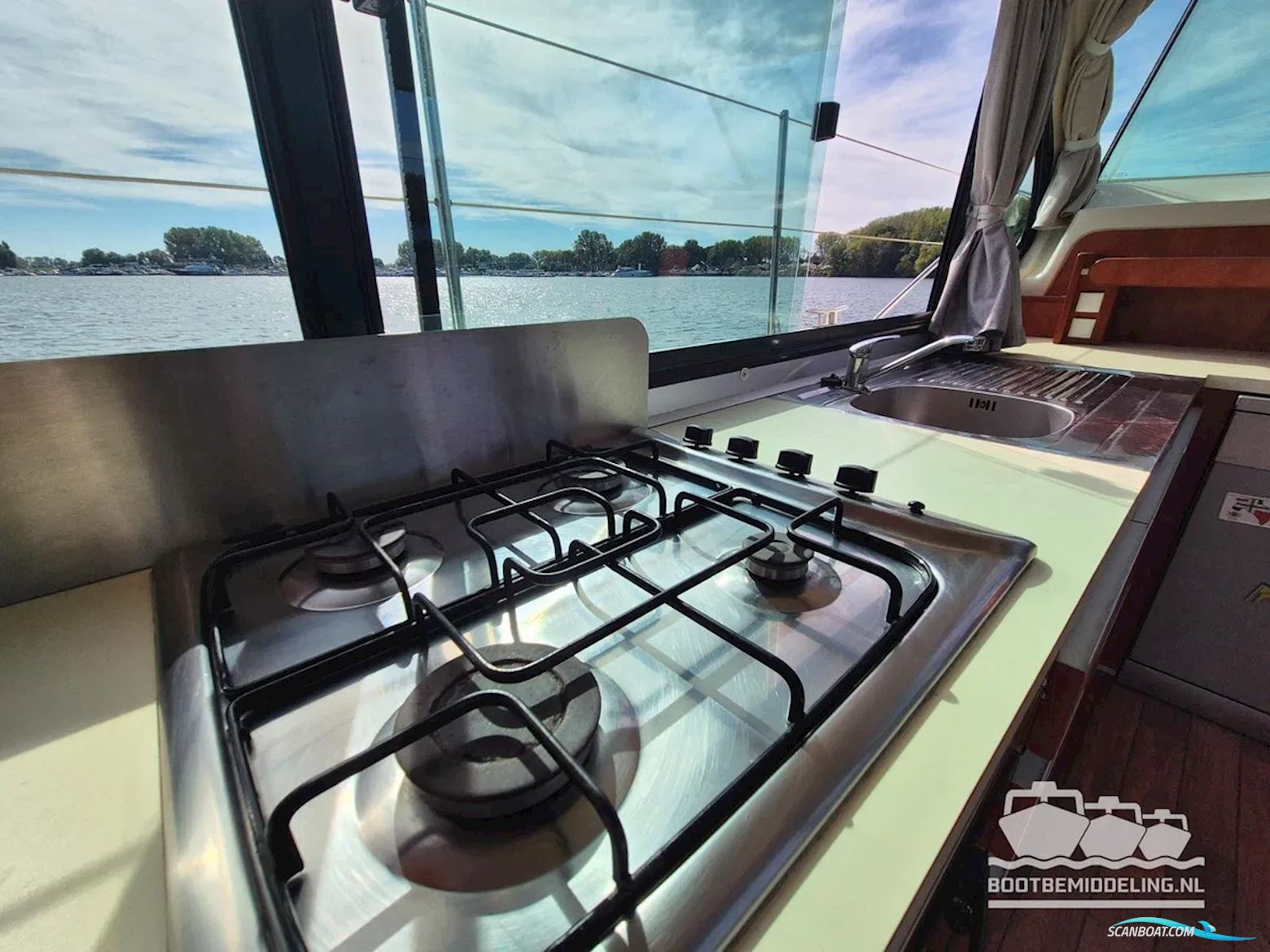 Nicols Yacht Sixto Prestige