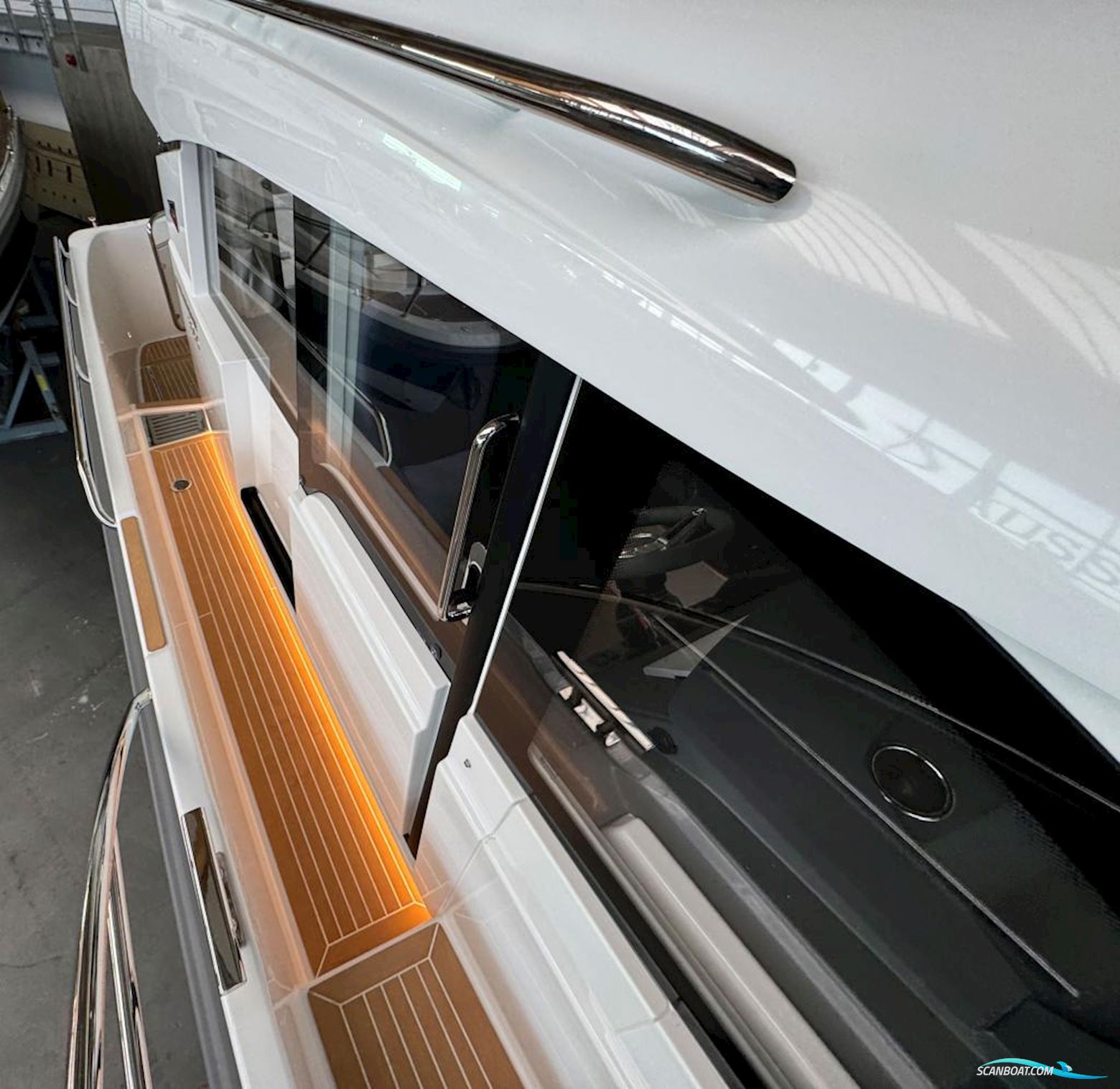 Nimbus 305 Coupe