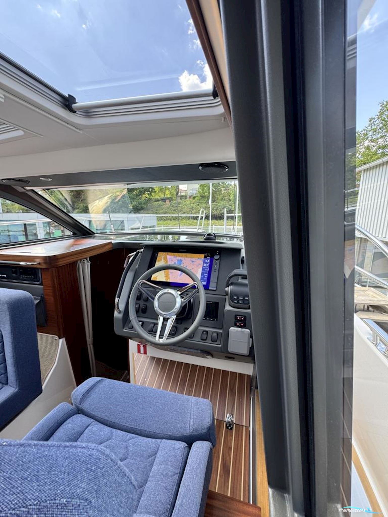Nimbus 305 Coupe