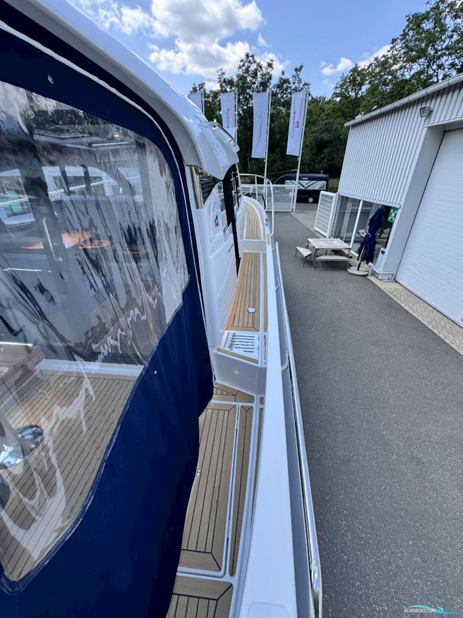 Nimbus 305 Coupe