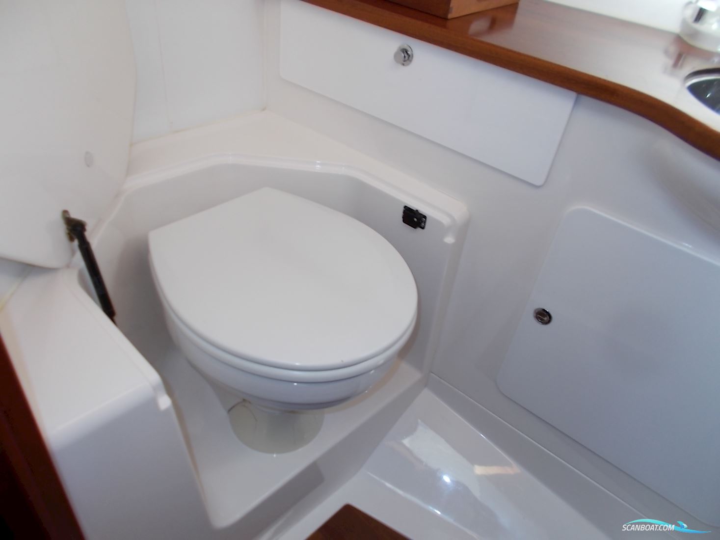 Nimbus 340 Commander