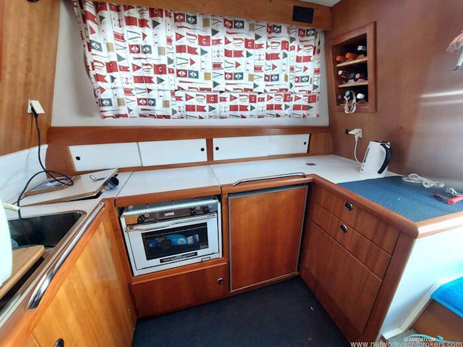 NIMBUS 37 Trawler