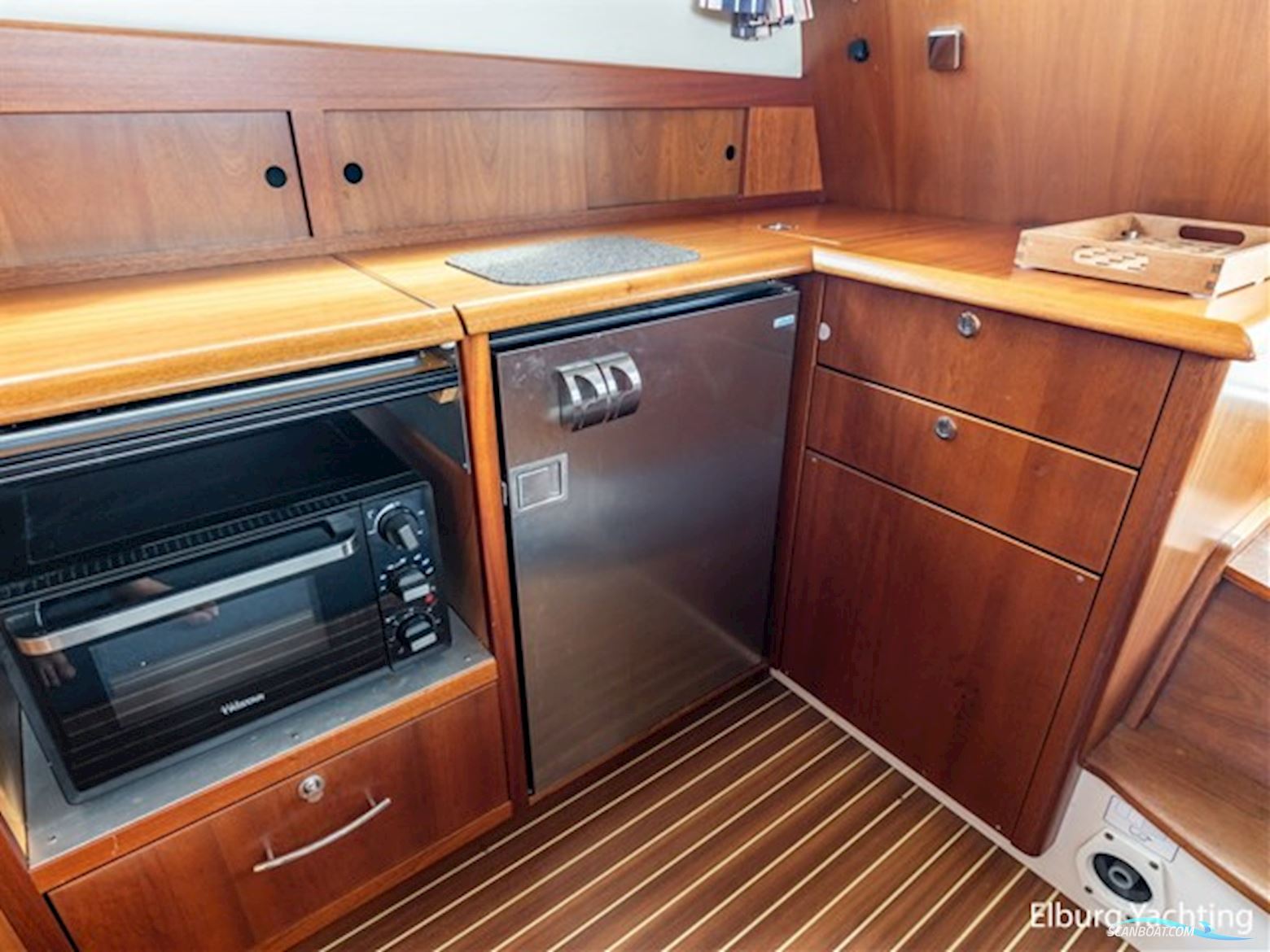 Nimbus 380 Commander 