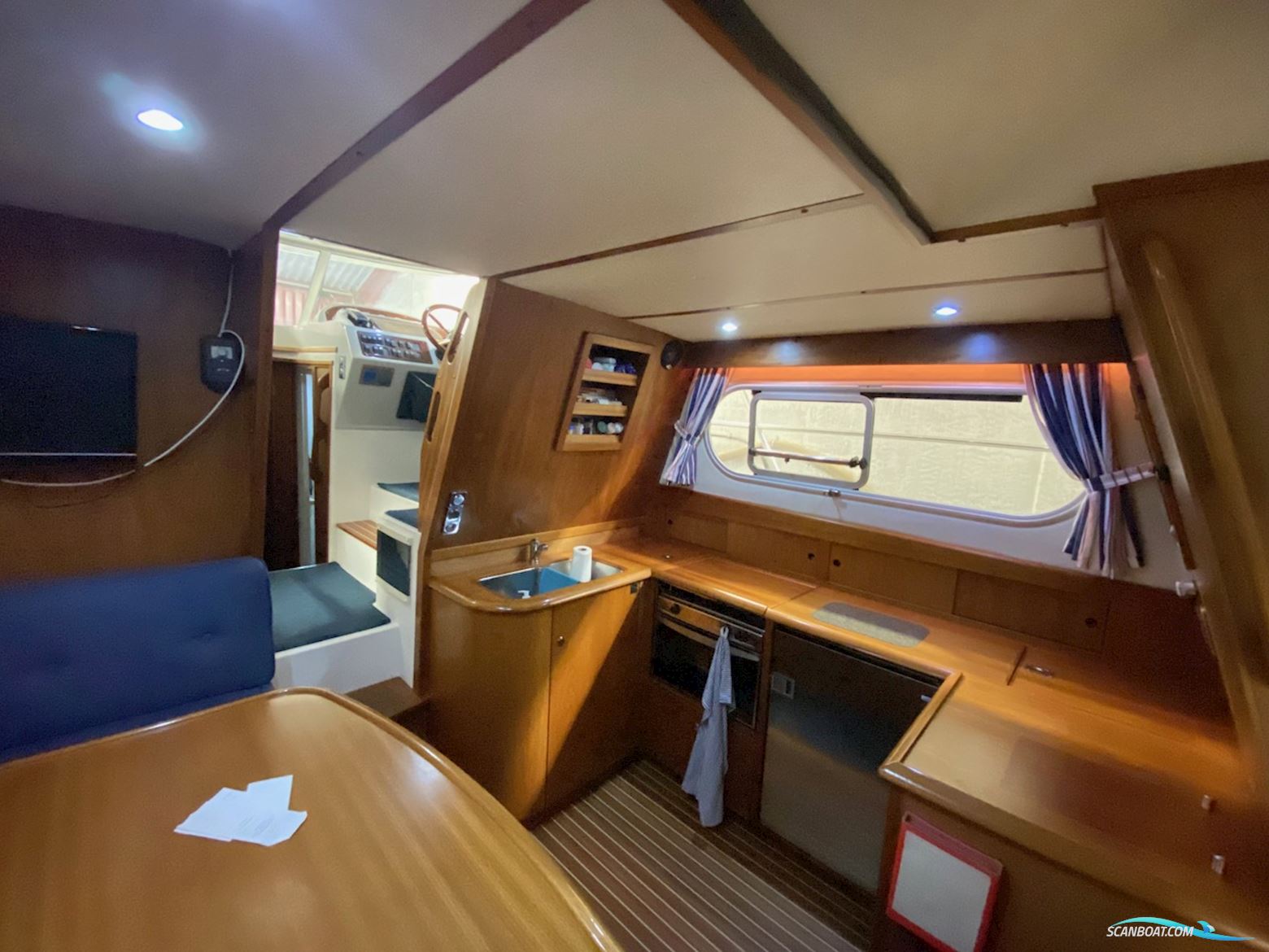 Nimbus 380 Commander