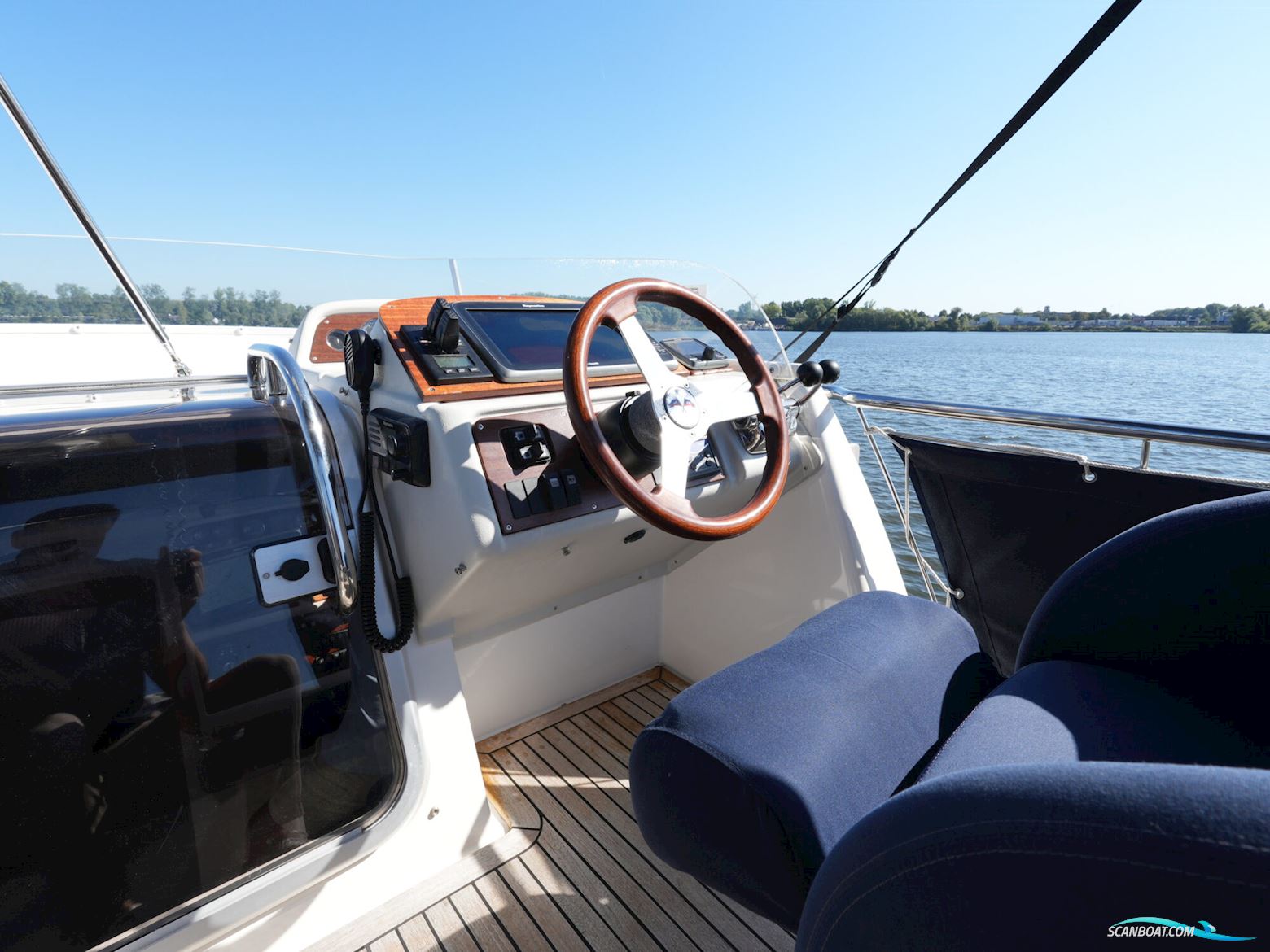 Nimbus 380 Commander