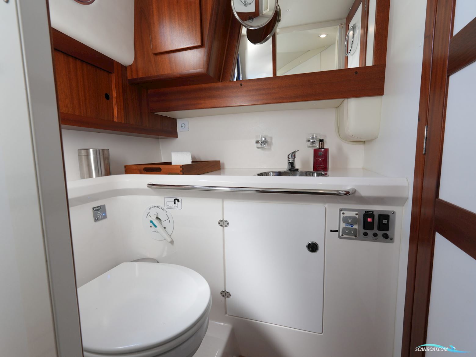 Nimbus 380 Commander