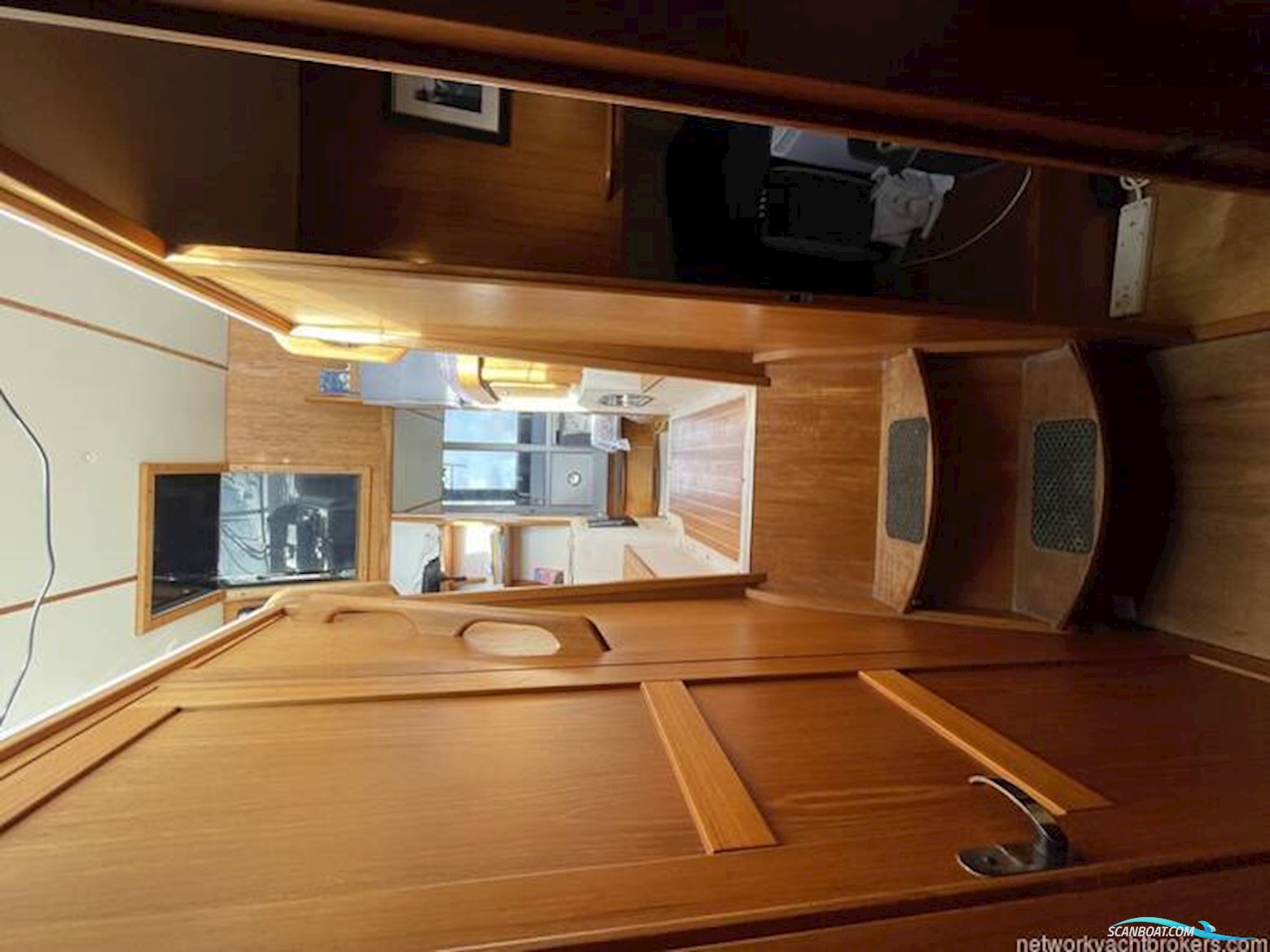 Nimbus 380 Commander