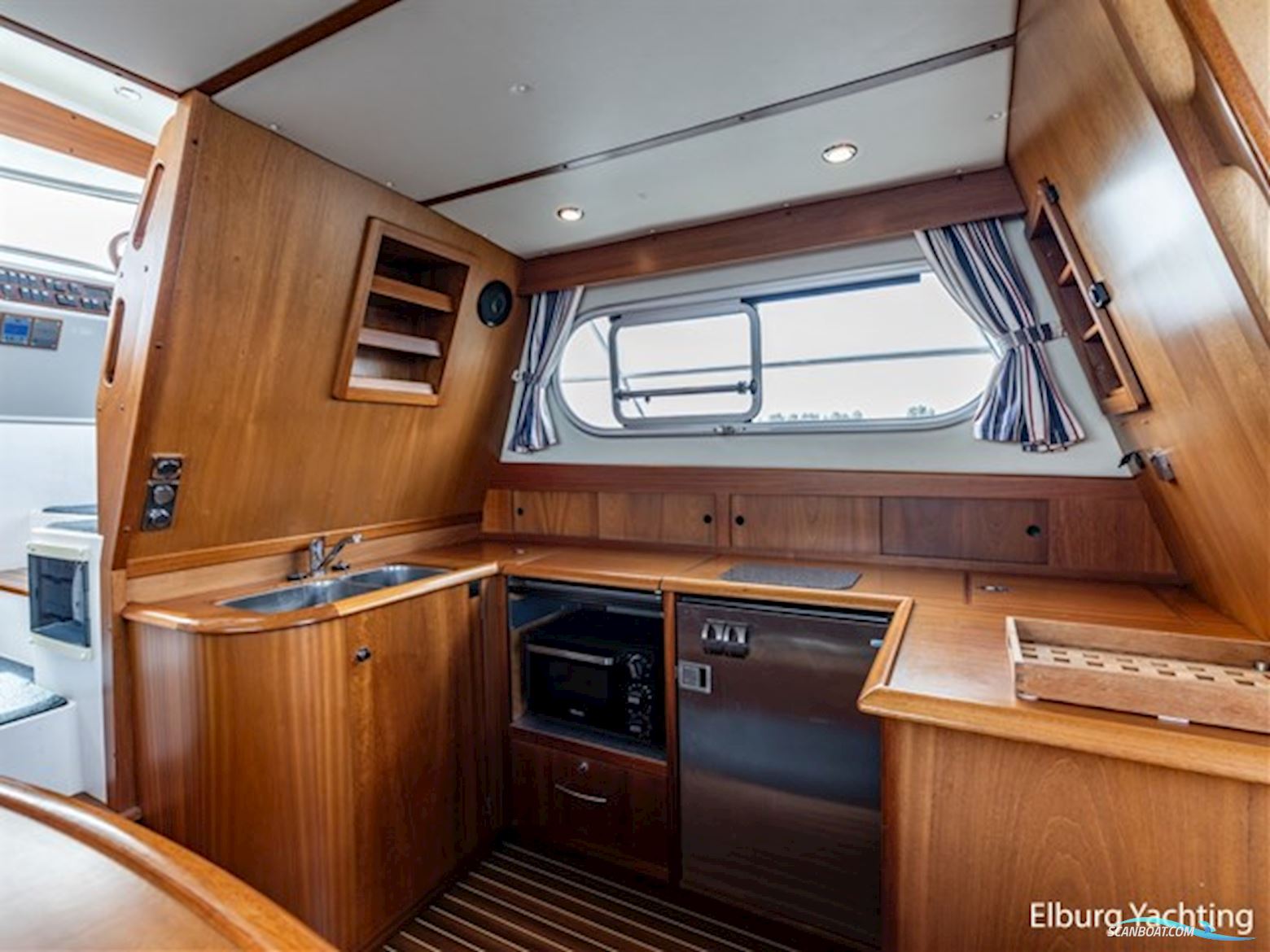 Nimbus 380 Commander