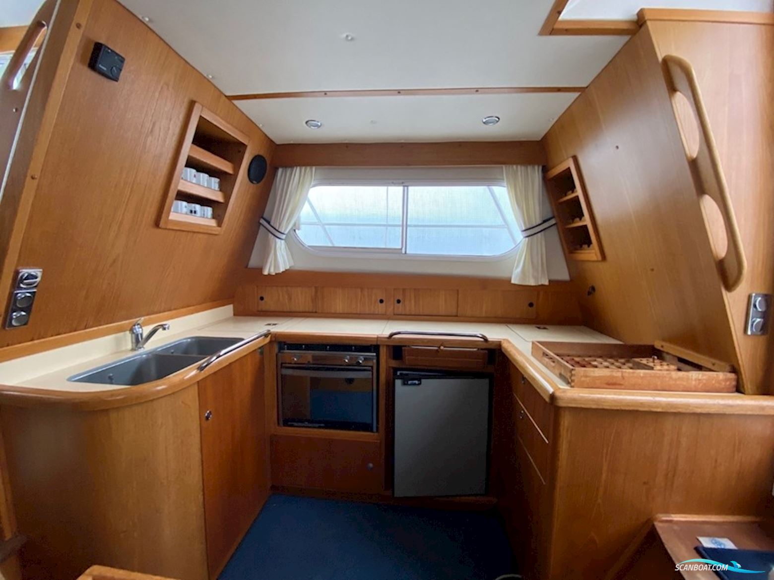 Nimbus 380 Commander