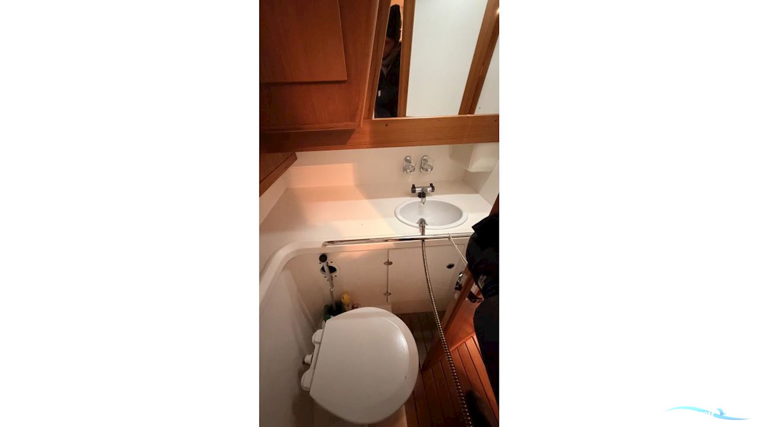 Nimbus 380 Commander