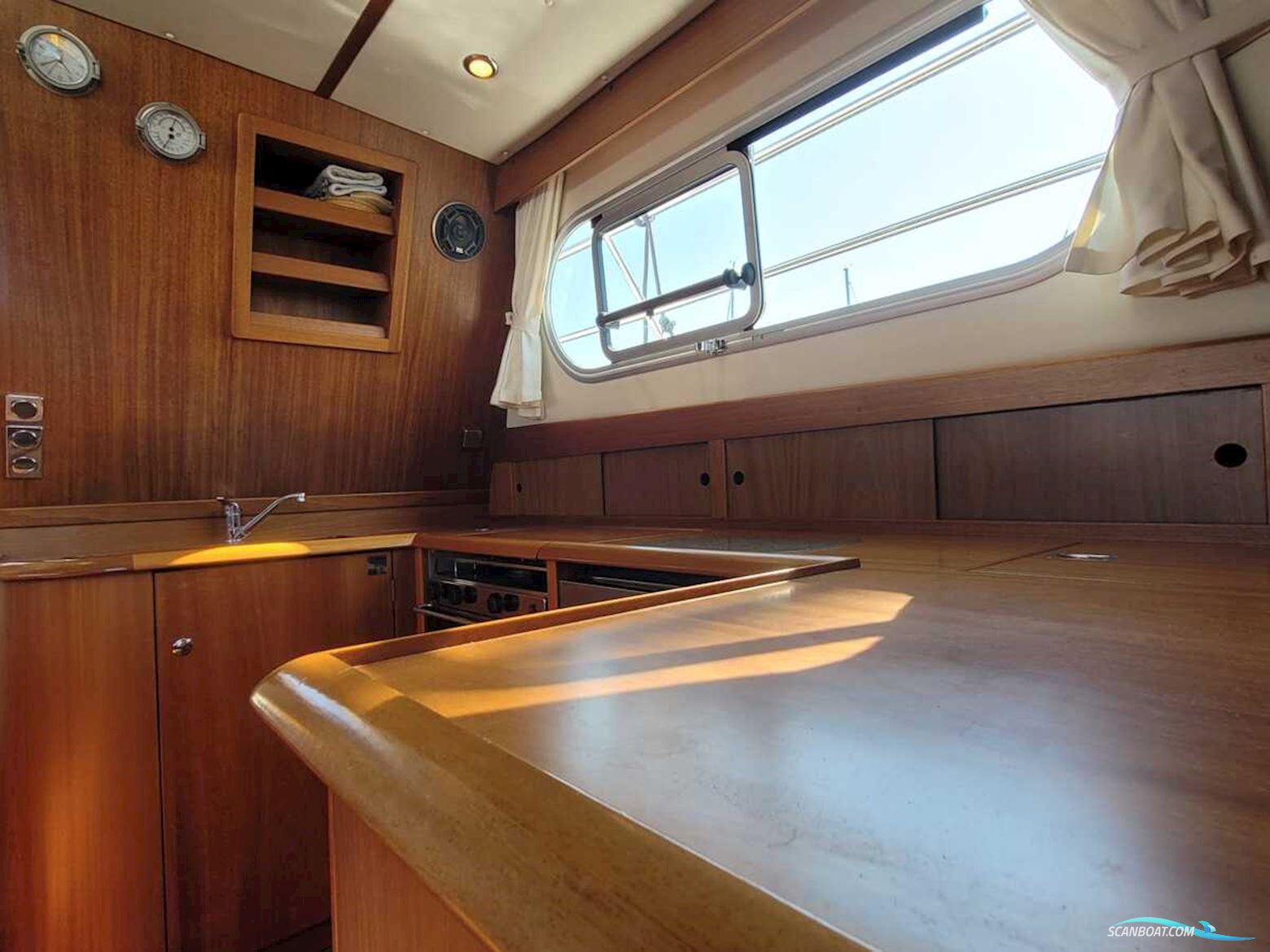 Nimbus 380 Commander