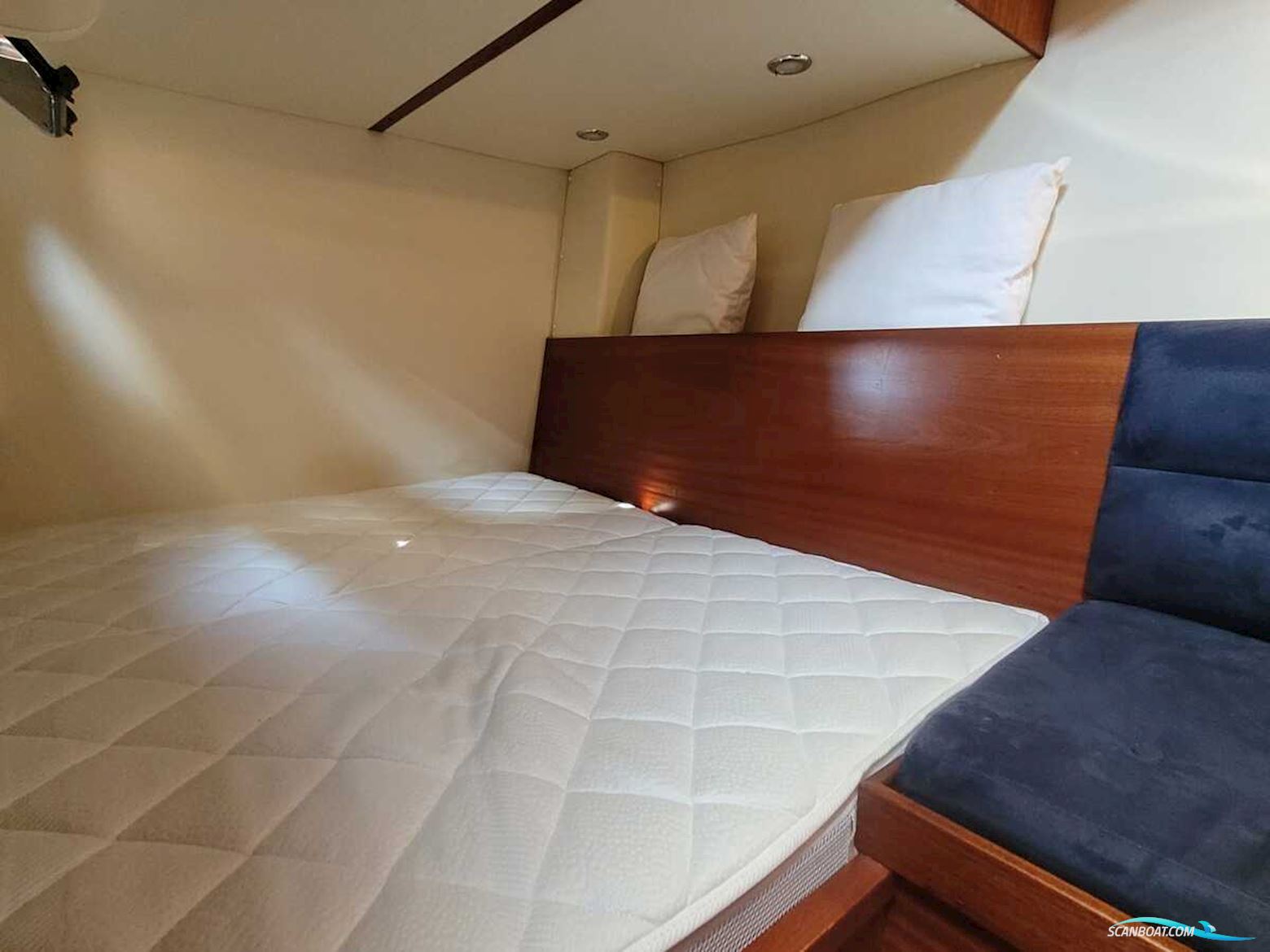 Nimbus 380 Commander