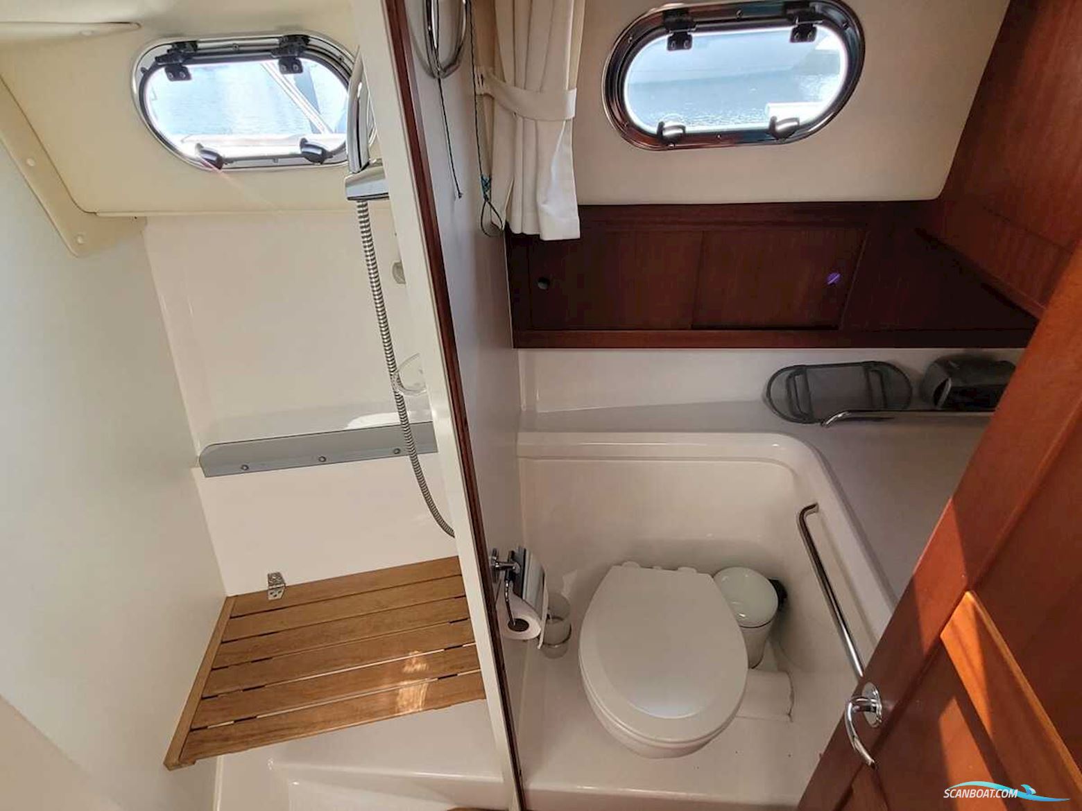 Nimbus 380 Commander