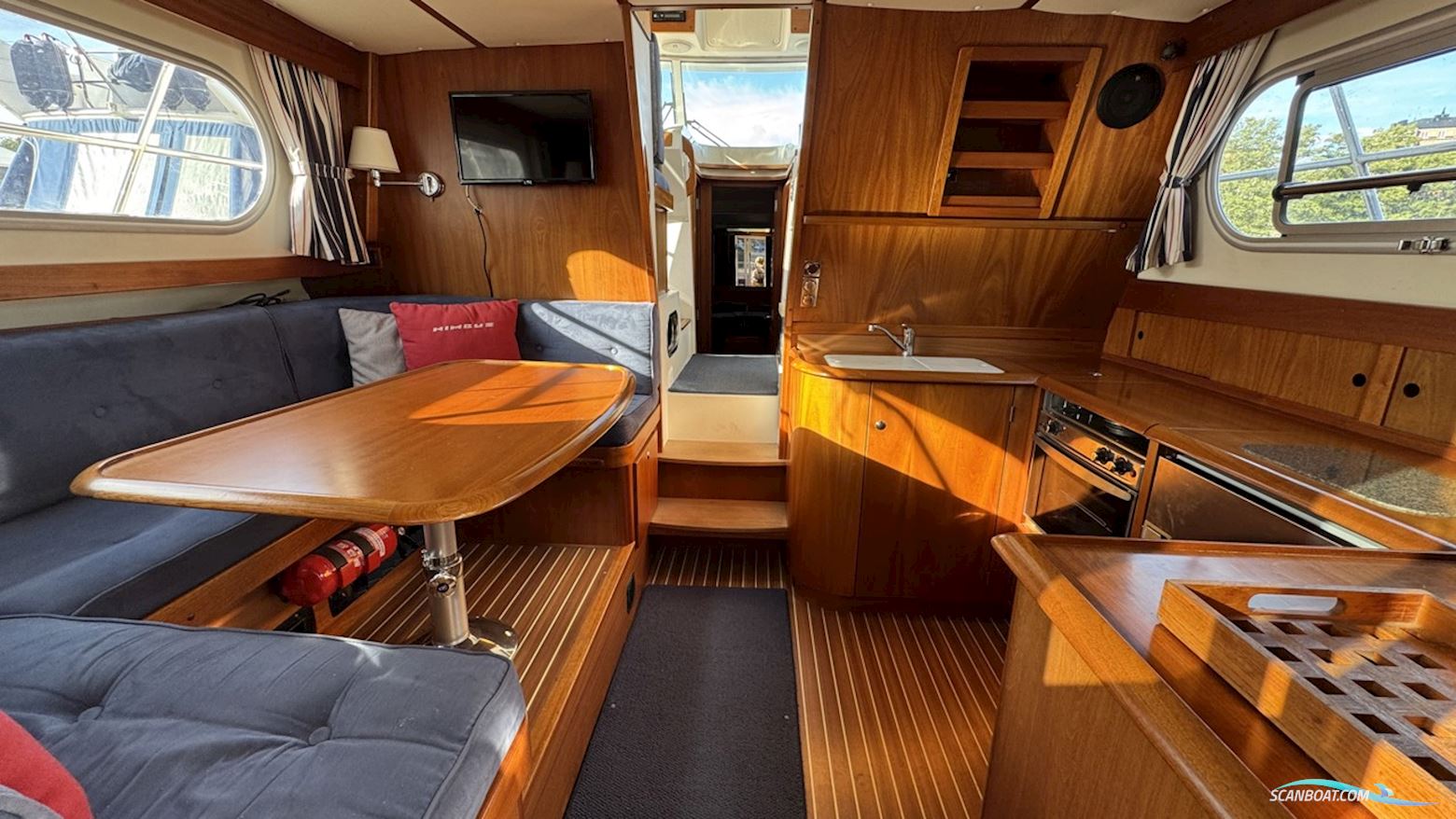 Nimbus 380 Commander