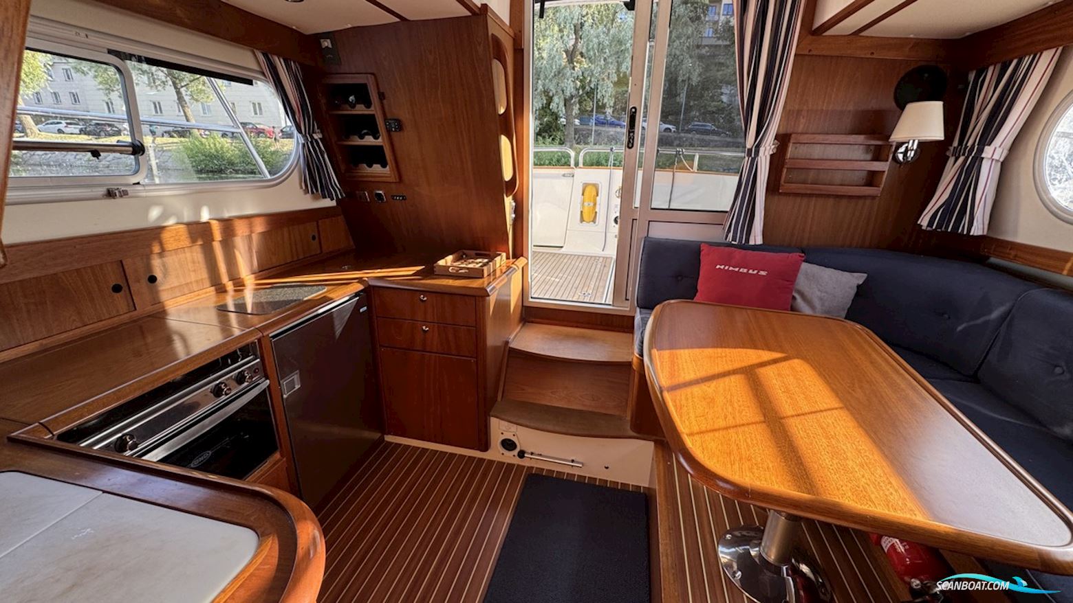 Nimbus 380 Commander