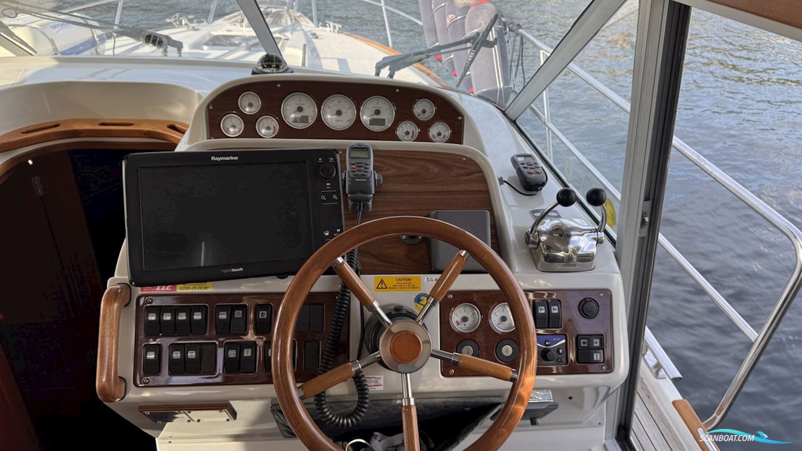 Nimbus 380 Commander