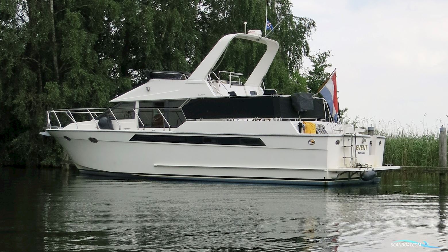 Ocean Alexander 440 Cockpit Motor Yacht