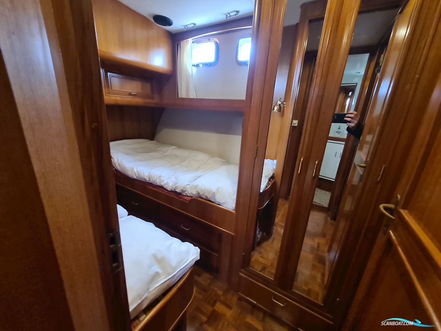Ocean Alexander 548