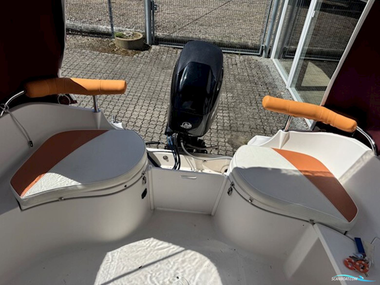 Ørnvik 470 Cruiser med 50 hk Mercury-EFI og 1000 kg Brenderup bådtrailer med el-spil
