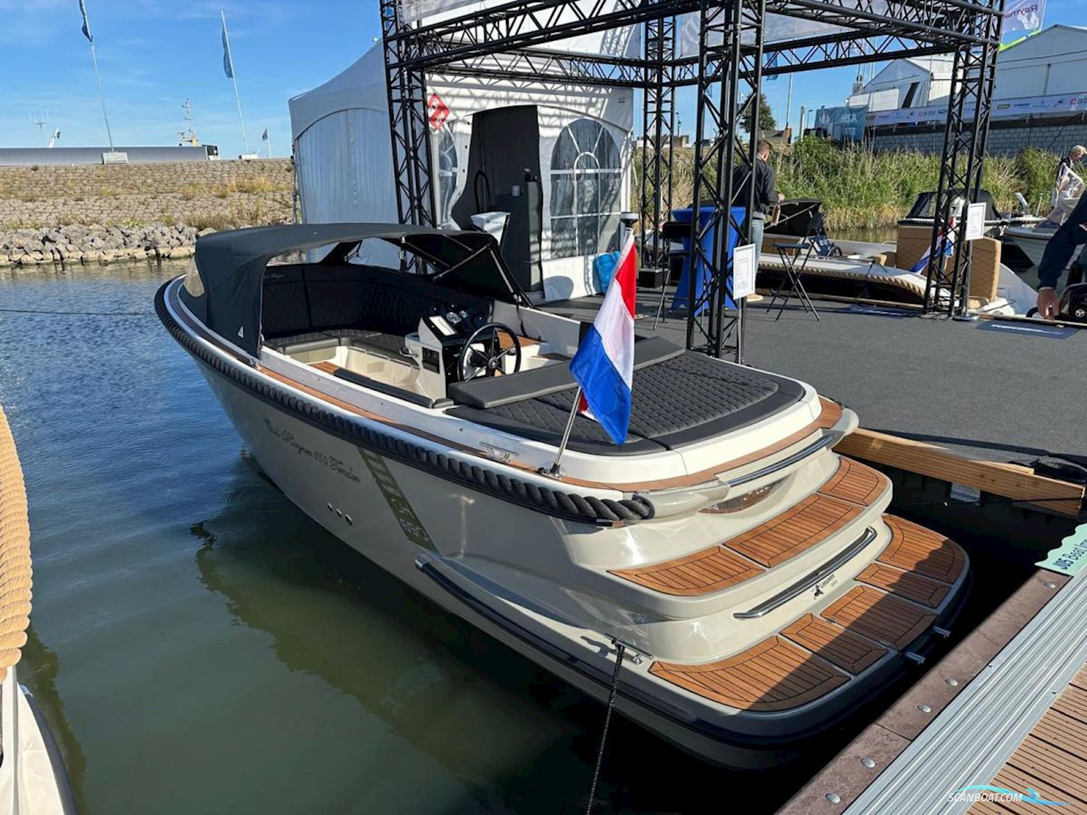Oud Huijzer 650 Tender