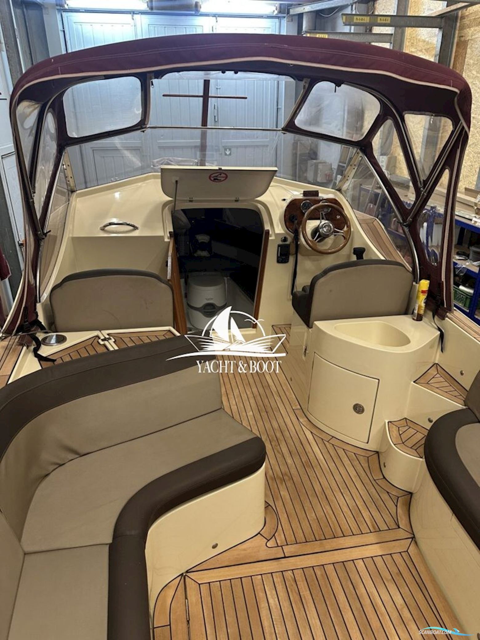 Oud Huijzer 700 Cabine