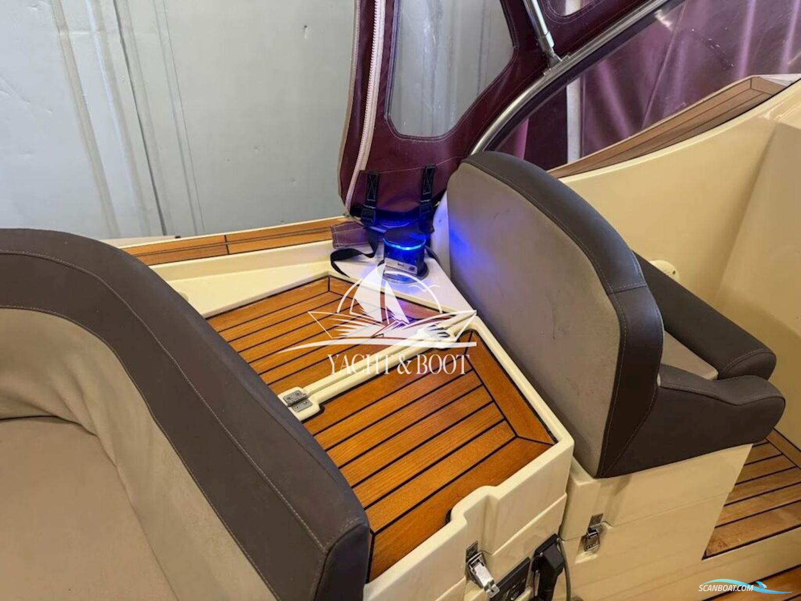 Oud Huijzer 700 Cabine