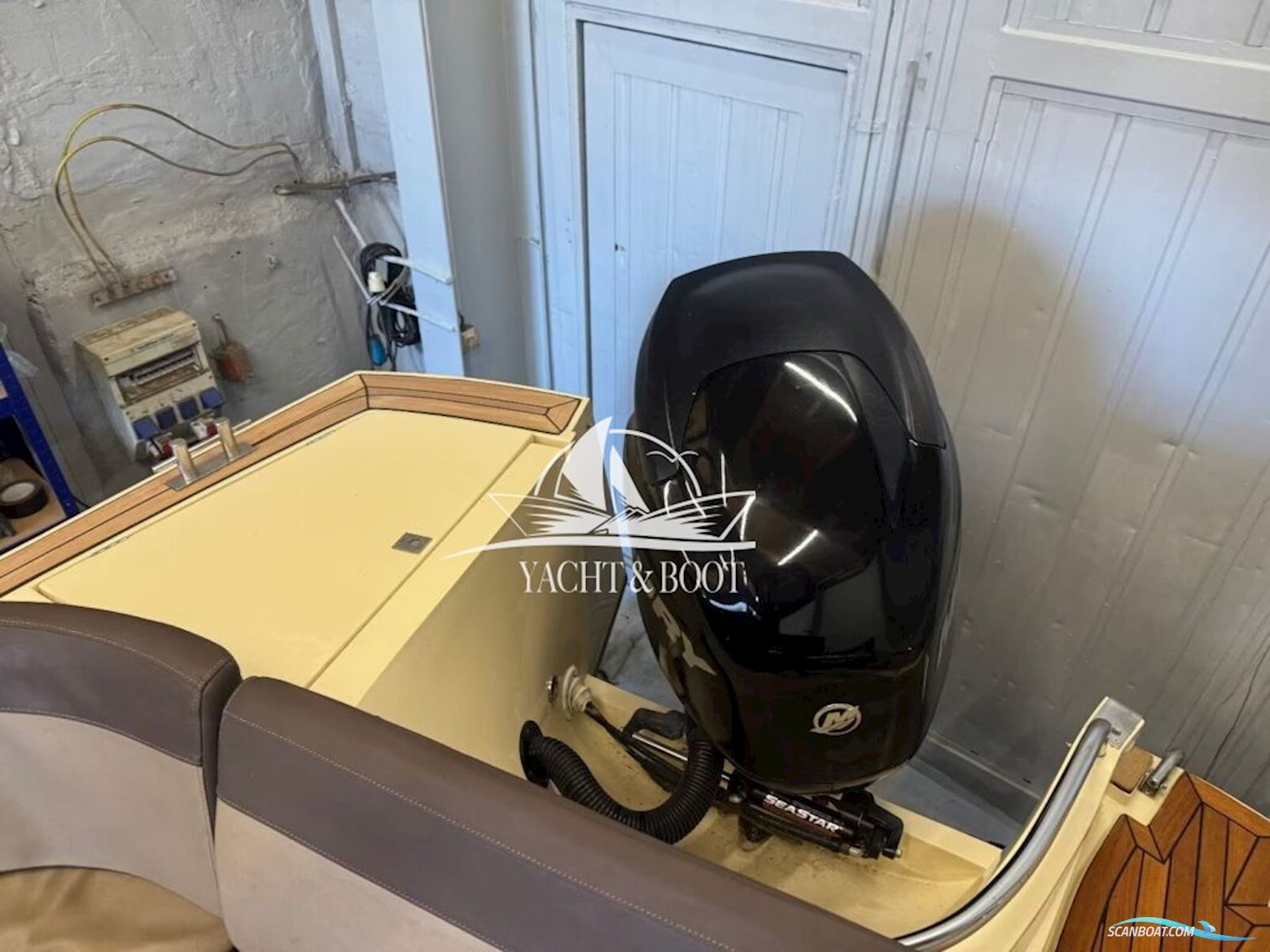 Oud Huijzer 700 Cabine