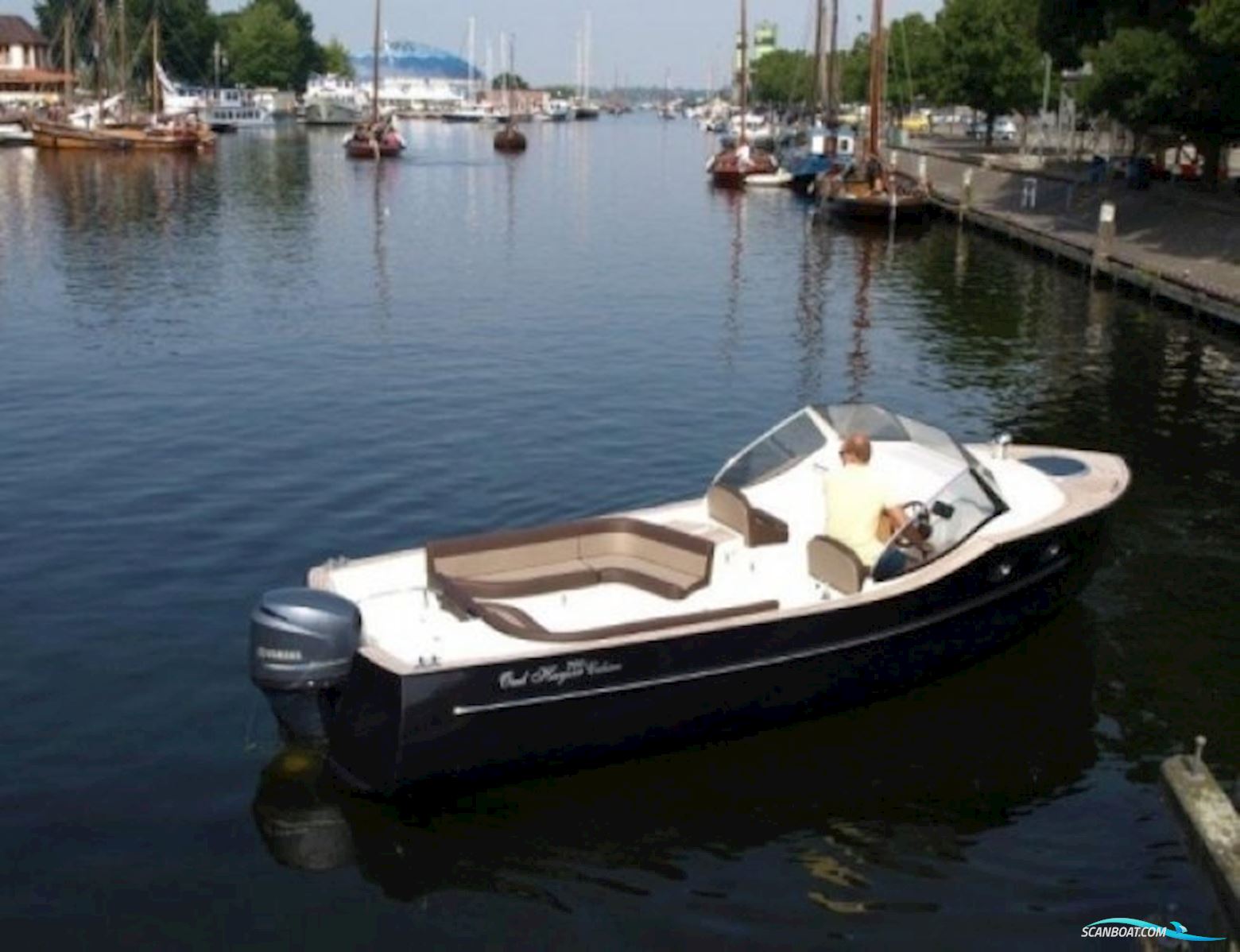 Oud Huijzer 700 Cabine