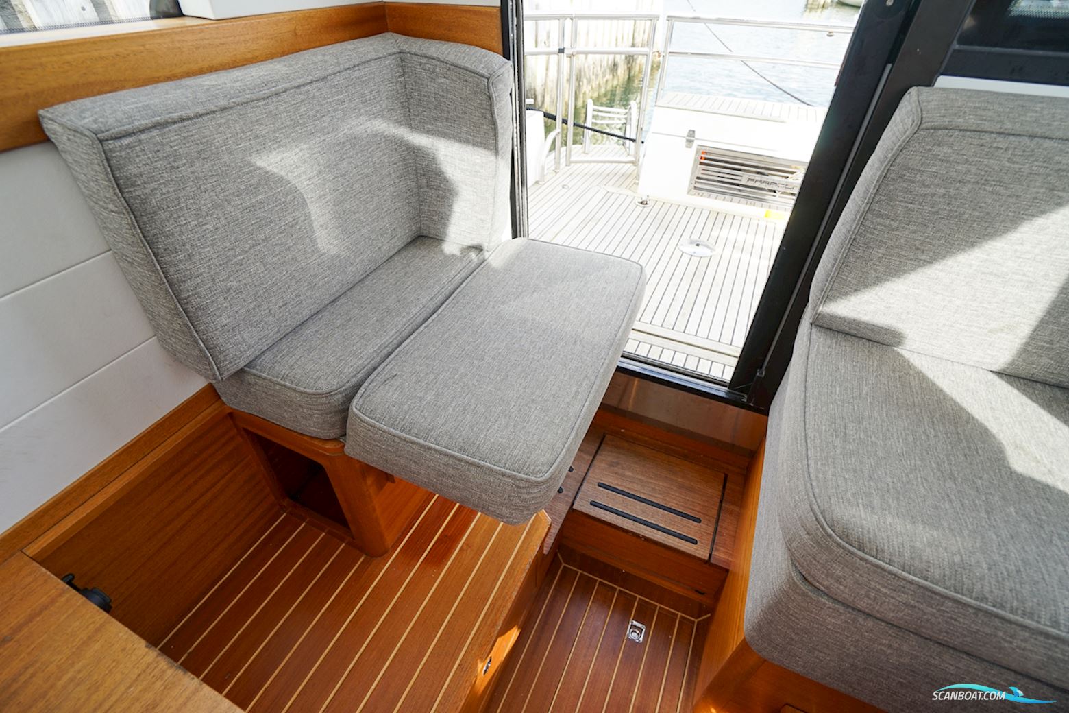 Paragon 25 Cabin
