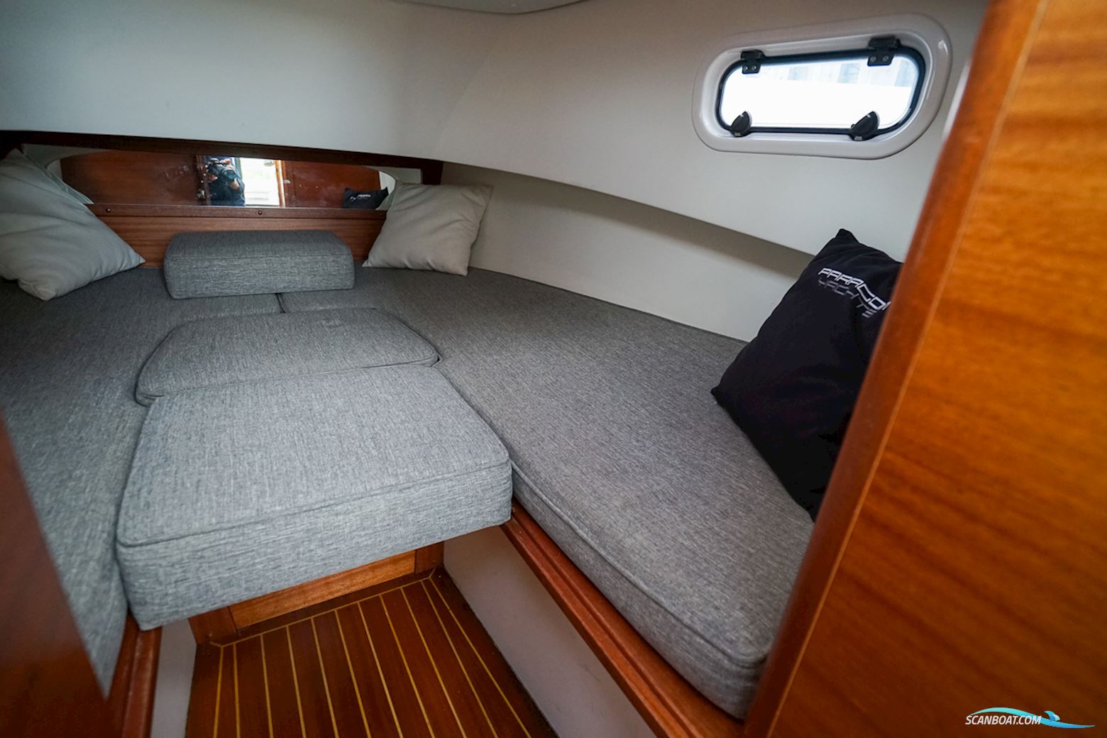 Paragon 25 Cabin