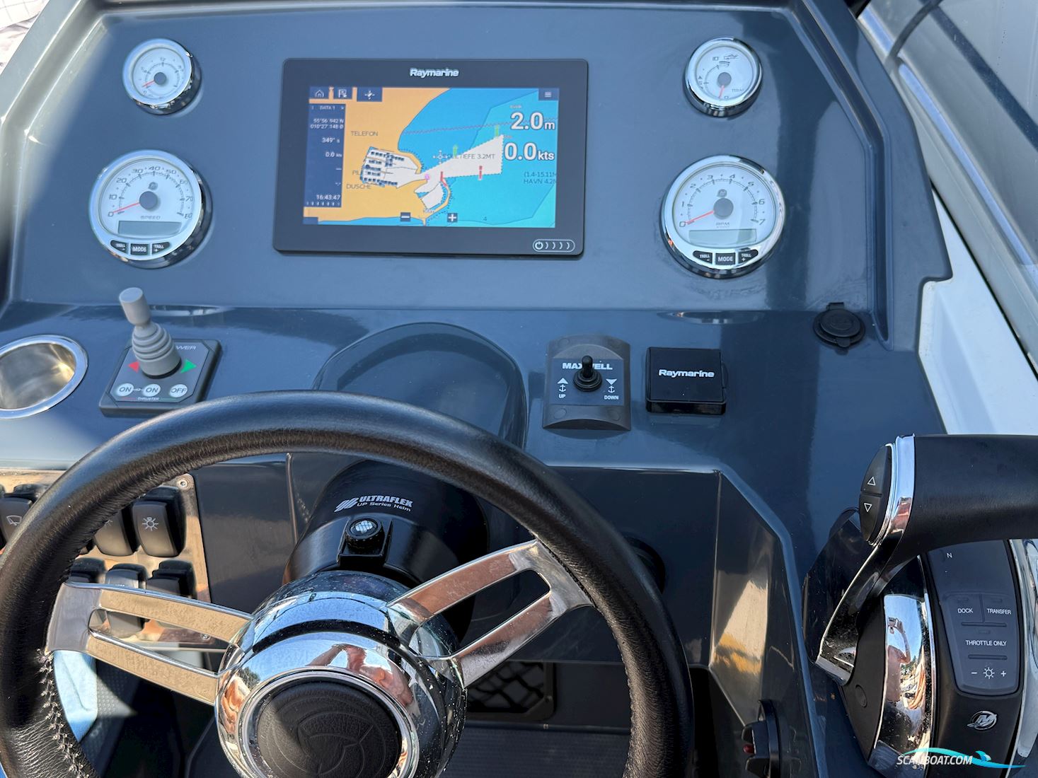 Parker 690 Day Cruiser