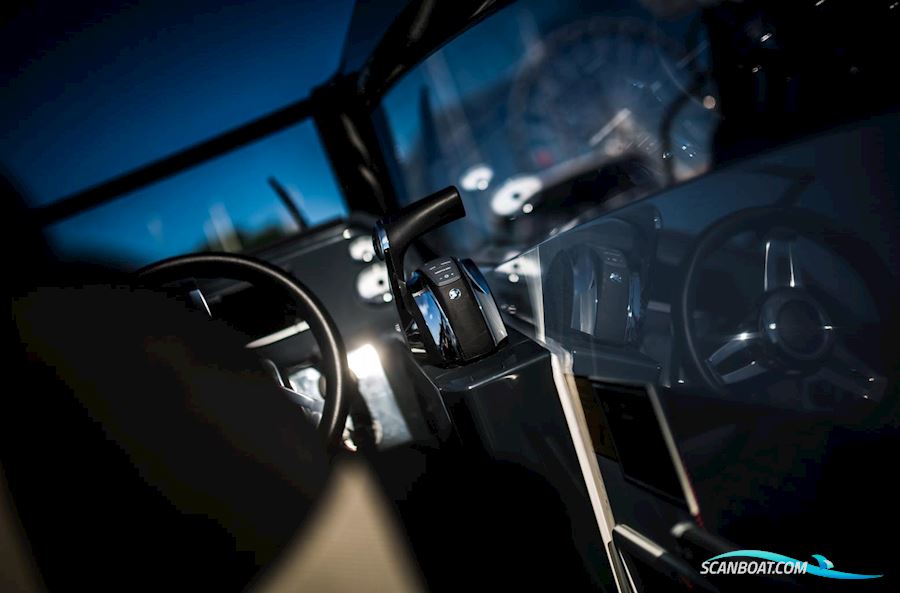 Parker 690 Day Cruiser