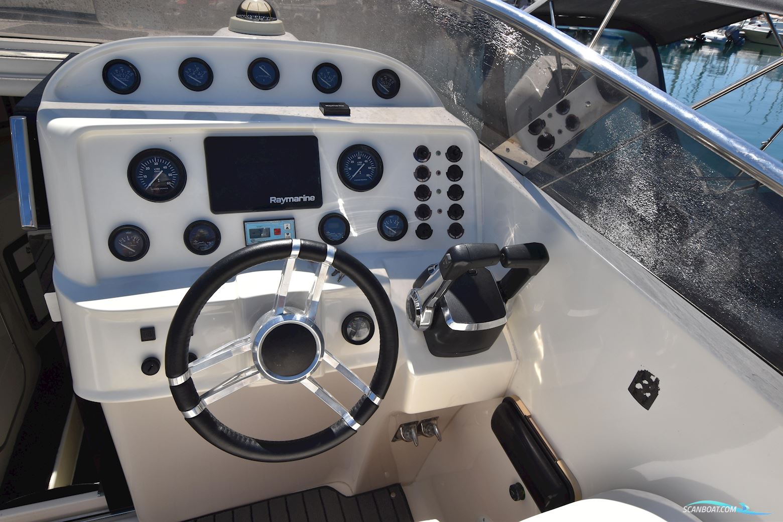 Performance Cruising 907