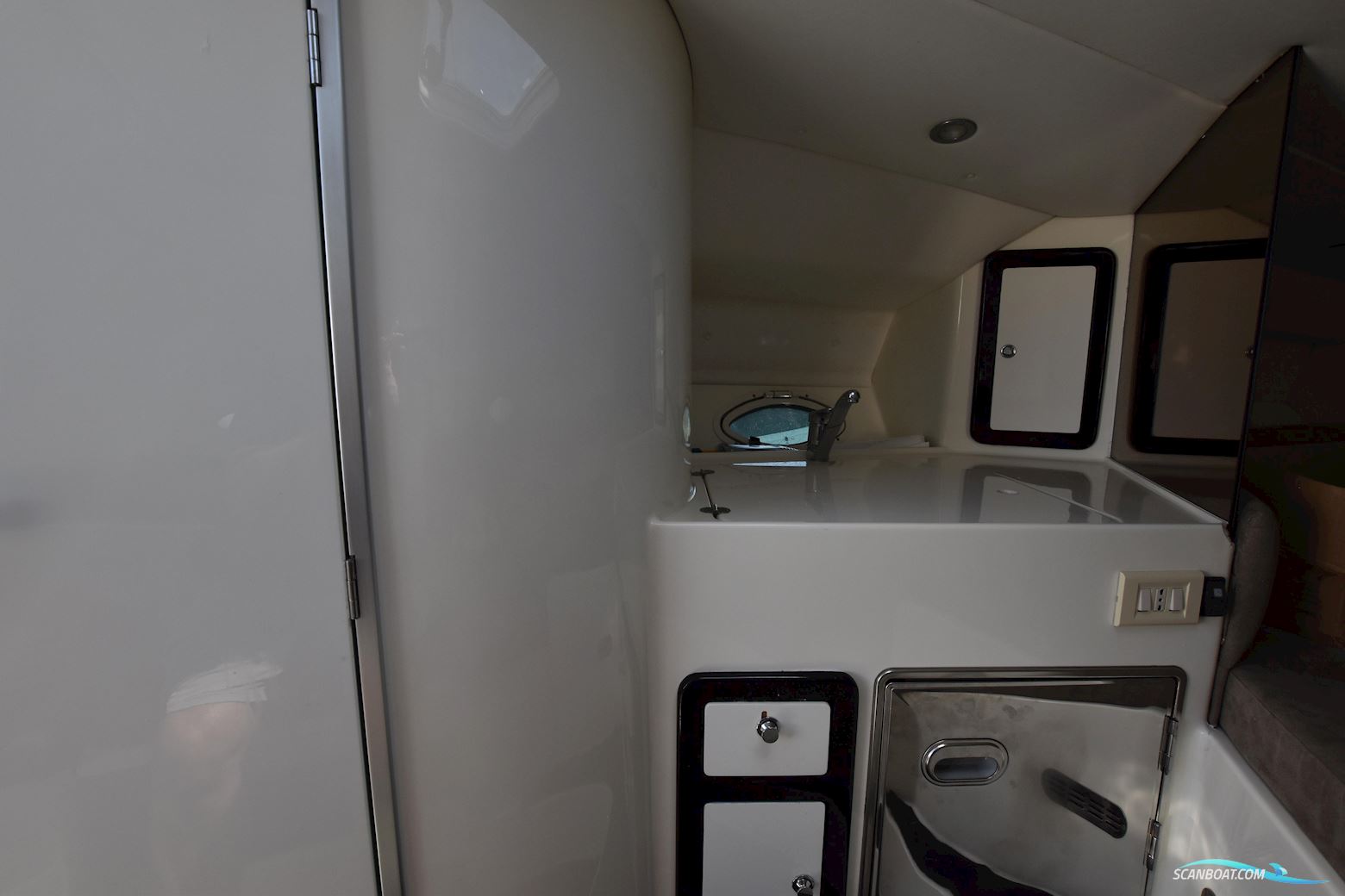 Performance Cruising 907