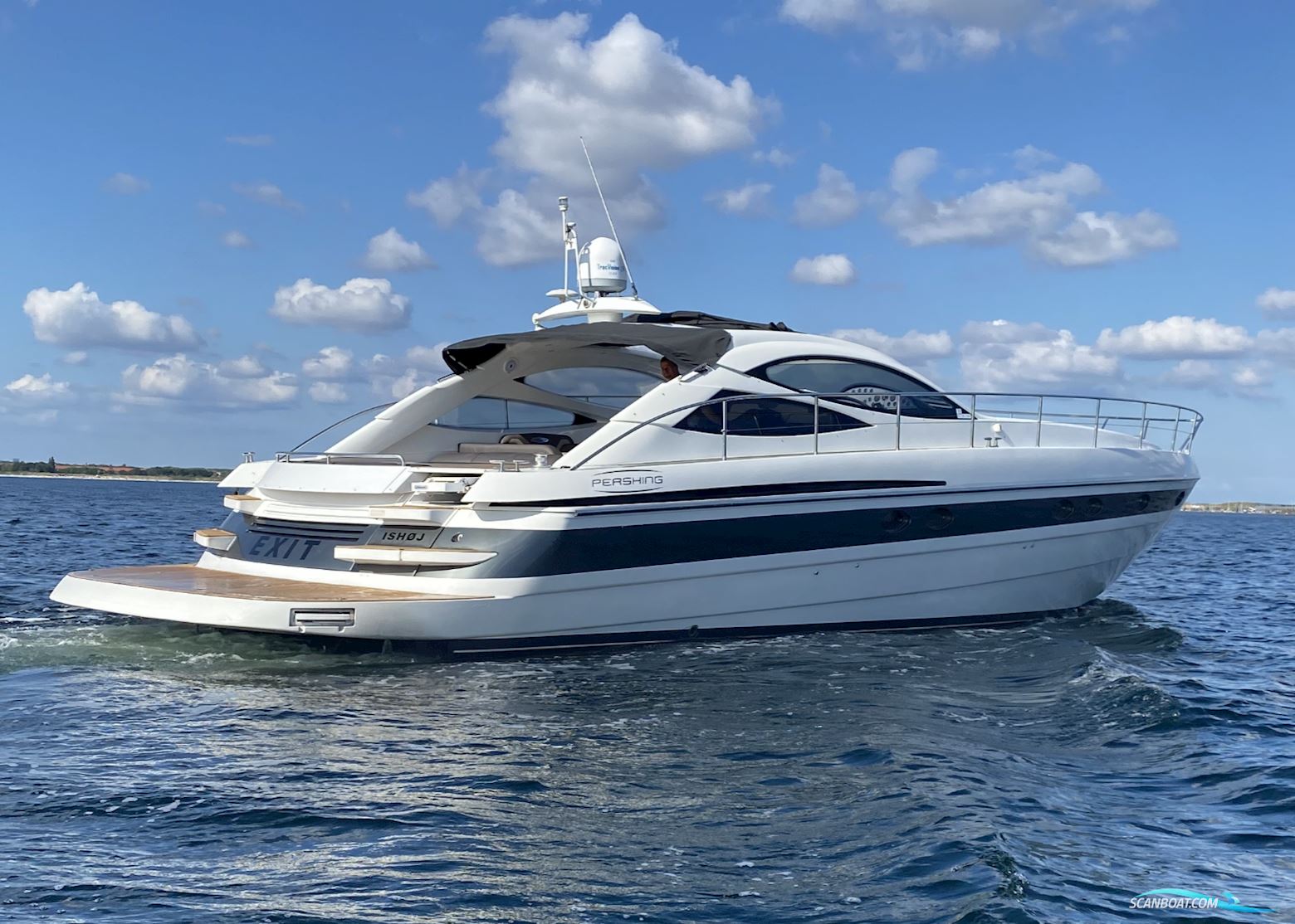Pershing 52