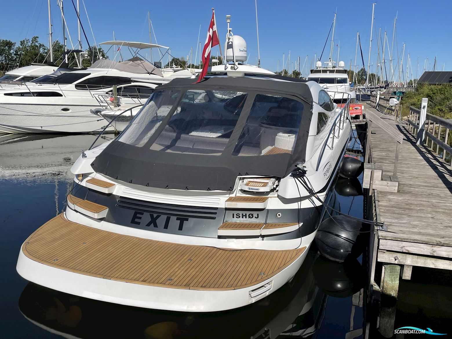 Pershing 52