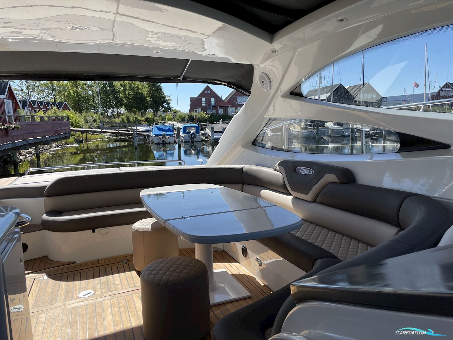 Pershing 52
