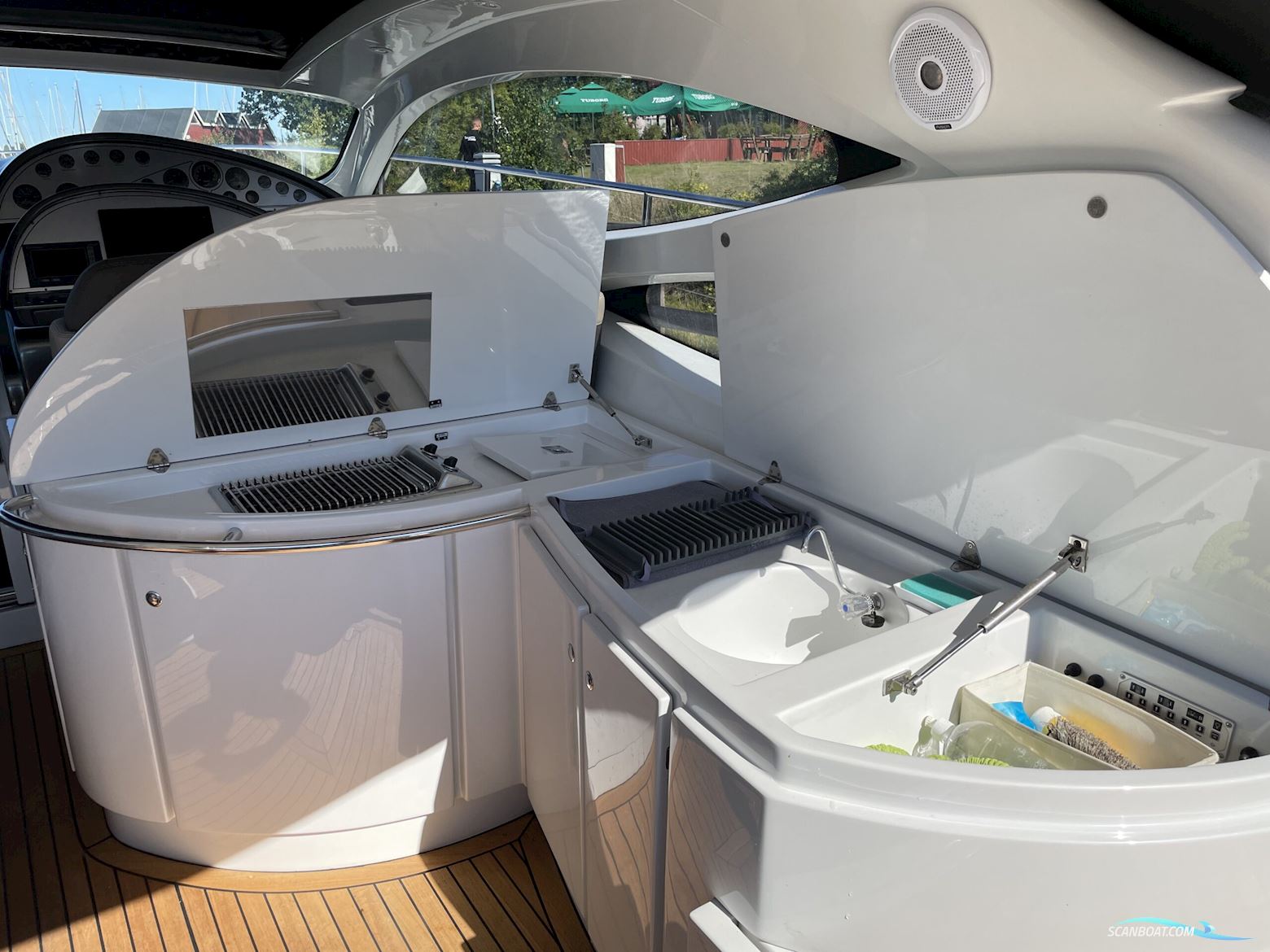 Pershing 52
