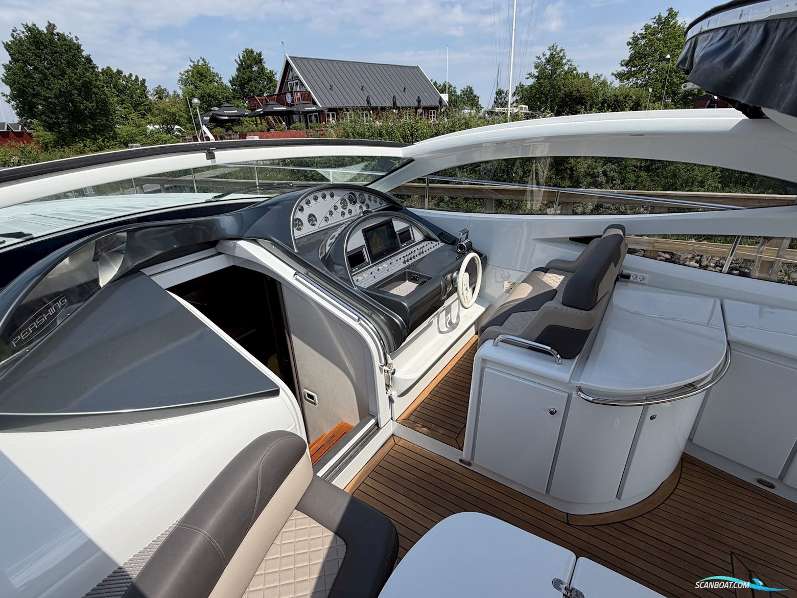 Pershing 52