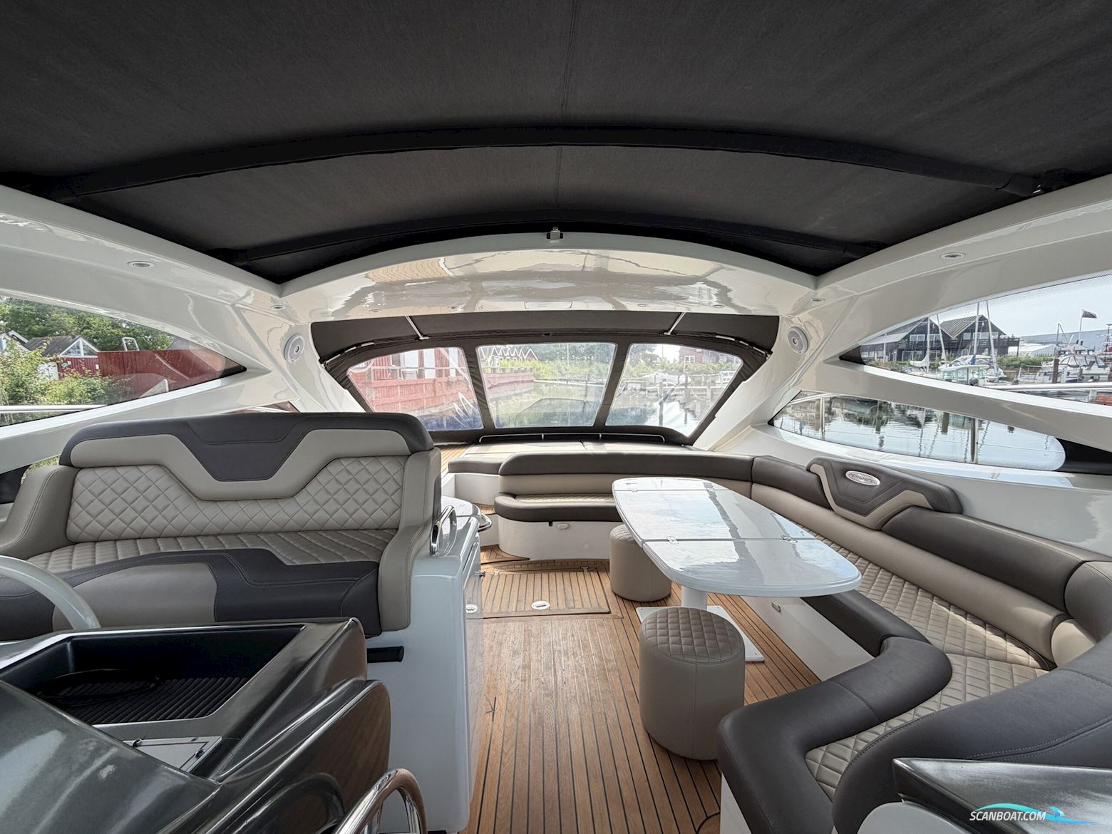 Pershing 52