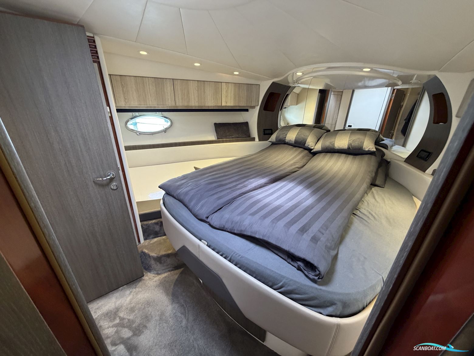 Pershing 52