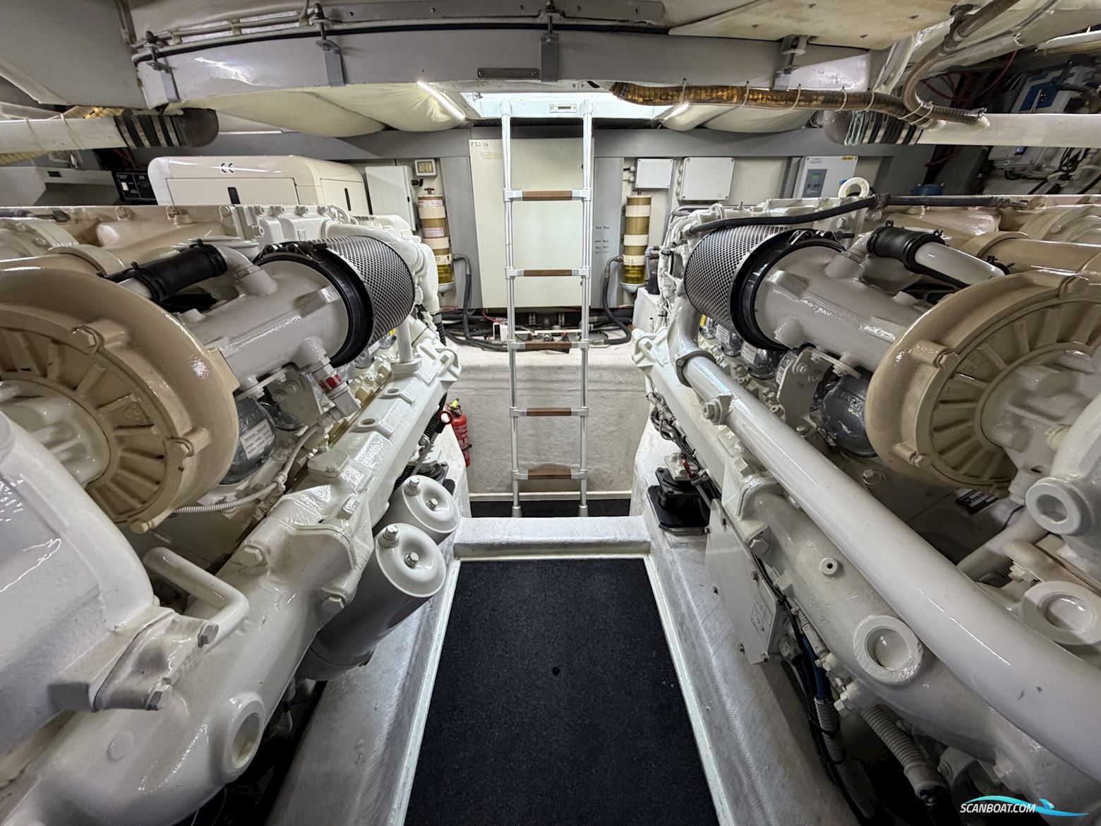 Pershing 52