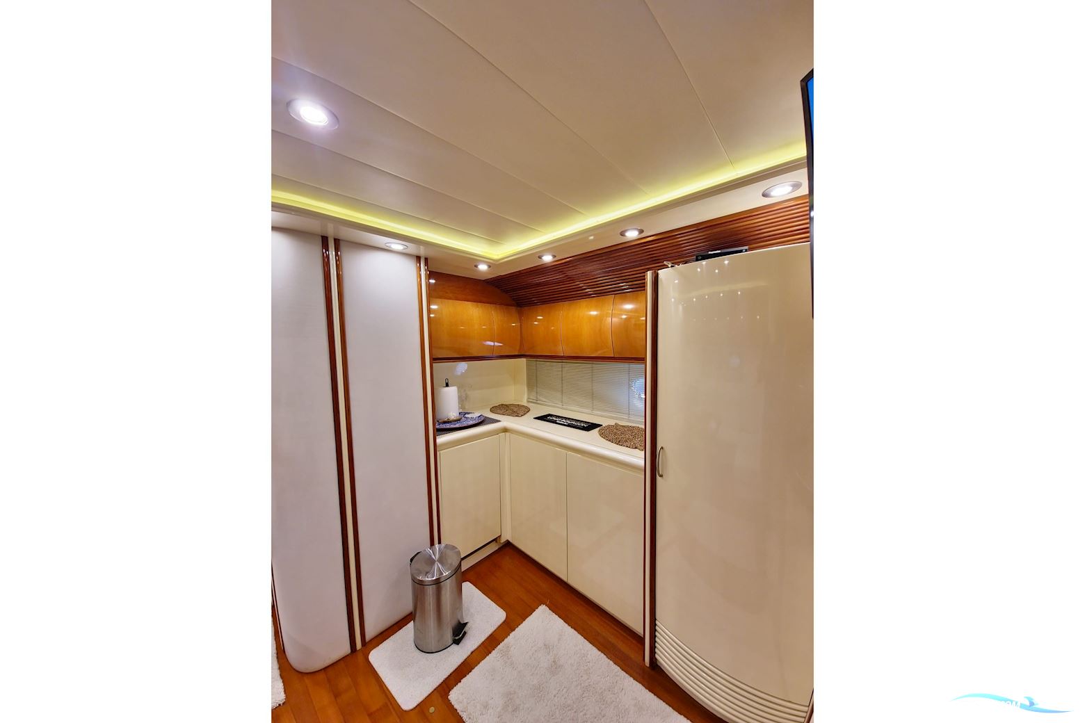 Pershing 65