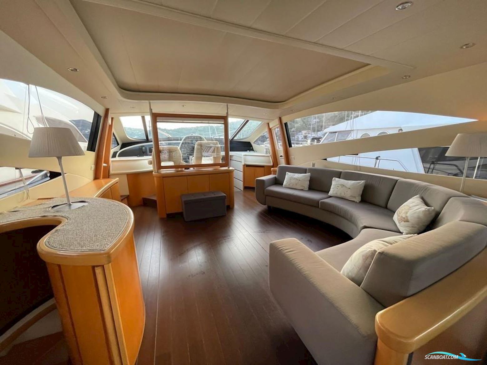 Pershing 76