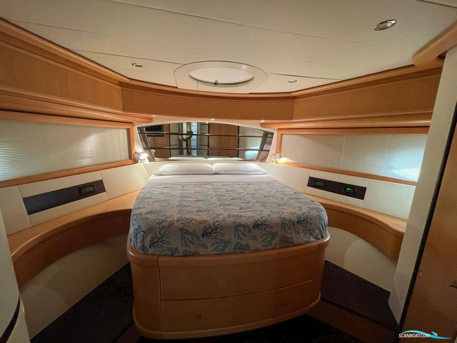 Pershing 76